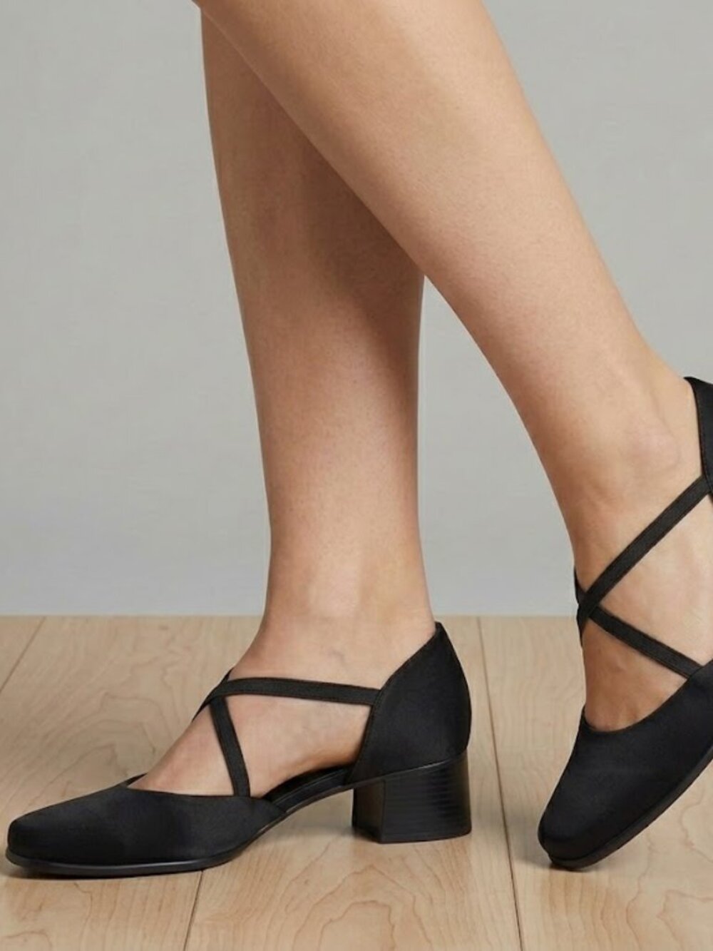 Munro Black Crisscross Block Heel Pumps